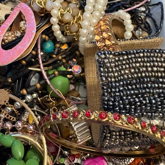 5lbs Assorted Craft Jewelry Broken and Damaged Bag 005 / 4lbs 14oz - Picture 4 of 9